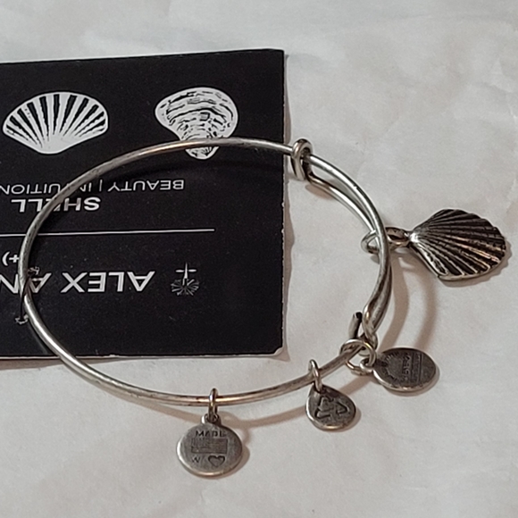 Alex and Arni Shell Bracelet - Picture 6 of 7